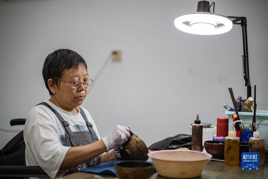 菠萝休闲娱乐